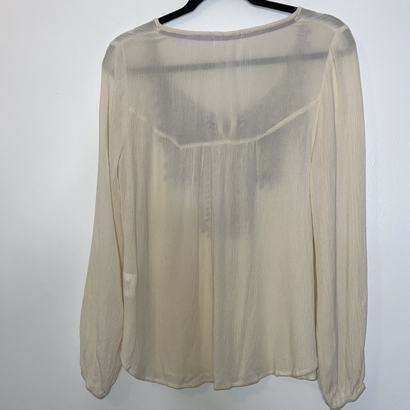 Taylor & Sage Cream Lace Top Size Medium - Picture 5 of 5
